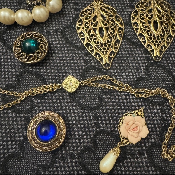 Vintage 2 modern jewelry lot~ Monet, aurora borealis earrings, Baroque pearls - Picture 3 of 8